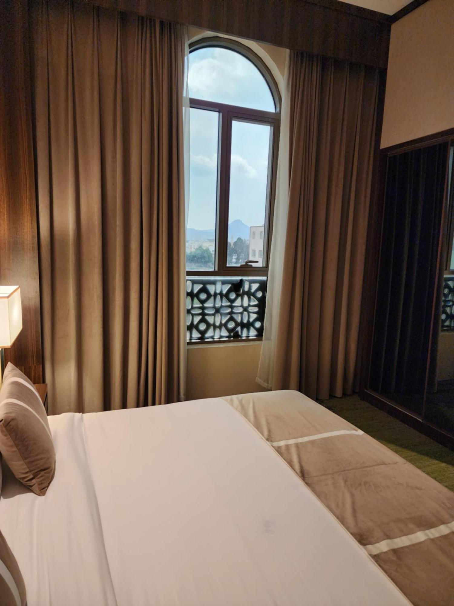 Azar Hotel Ahad Rafidah Buitenkant foto